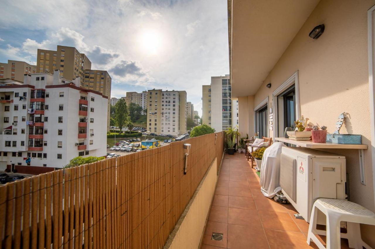 Lovely Apartment Near Airport And Nations Park, With Garage Loures Buitenkant foto