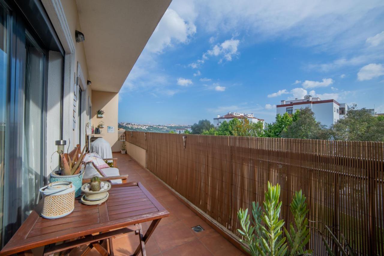 Lovely Apartment Near Airport And Nations Park, With Garage Loures Buitenkant foto