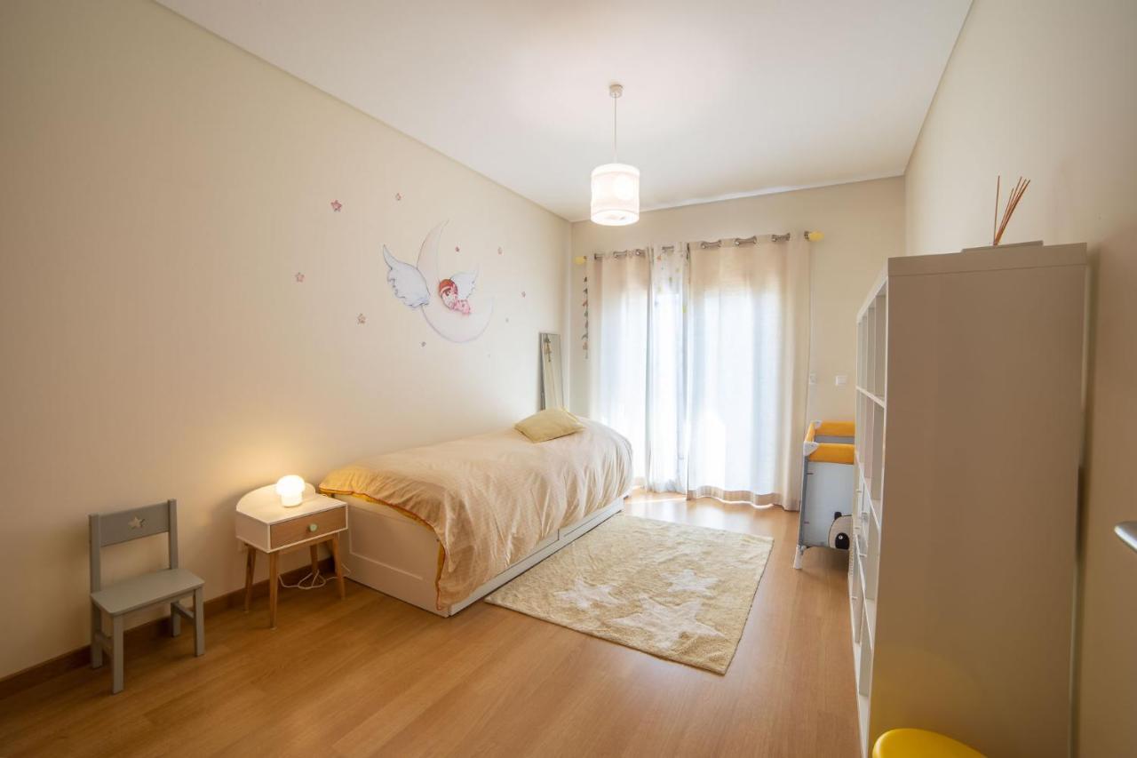 Lovely Apartment Near Airport And Nations Park, With Garage Loures Buitenkant foto