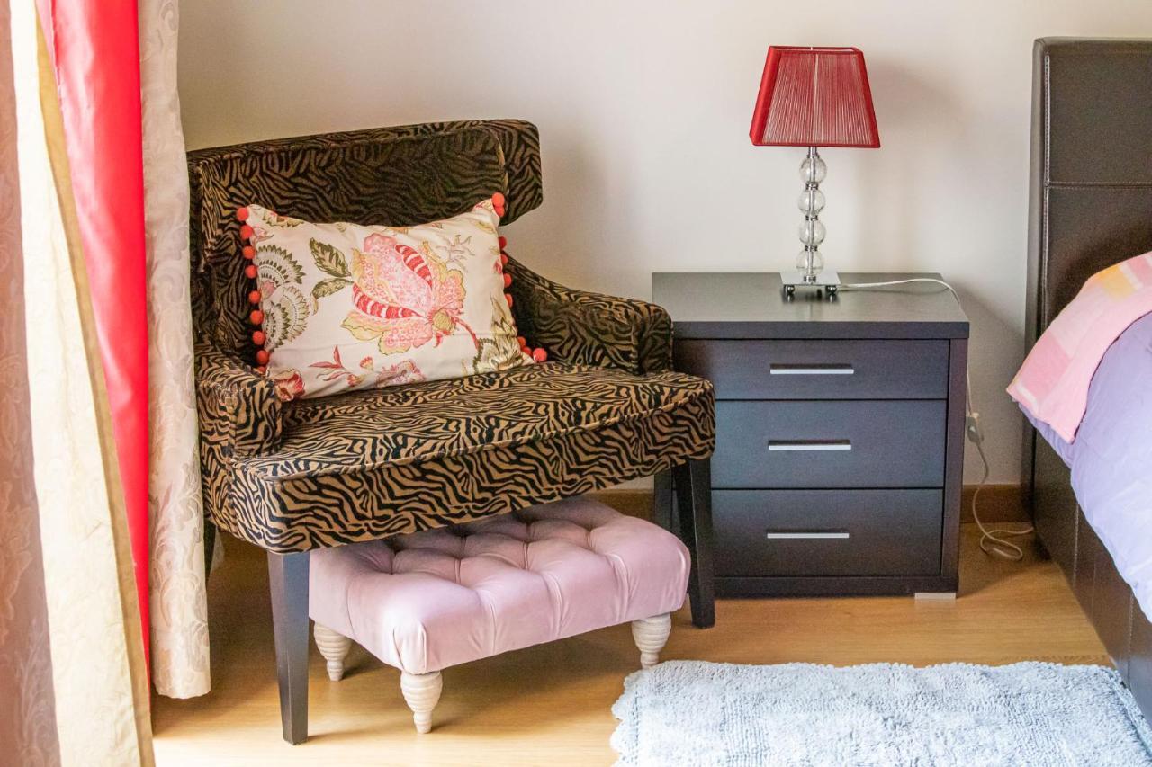 Lovely Apartment Near Airport And Nations Park, With Garage Loures Buitenkant foto