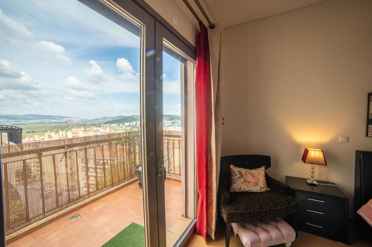 Lovely Apartment Near Airport And Nations Park, With Garage Loures Buitenkant foto