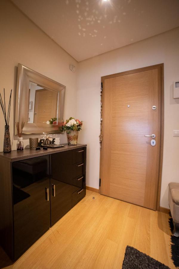 Lovely Apartment Near Airport And Nations Park, With Garage Loures Buitenkant foto