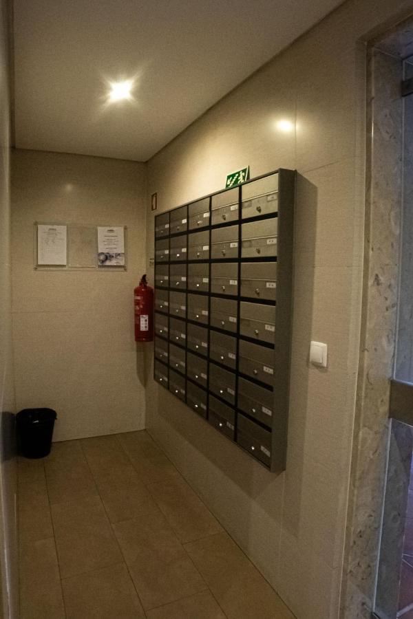 Lovely Apartment Near Airport And Nations Park, With Garage Loures Buitenkant foto