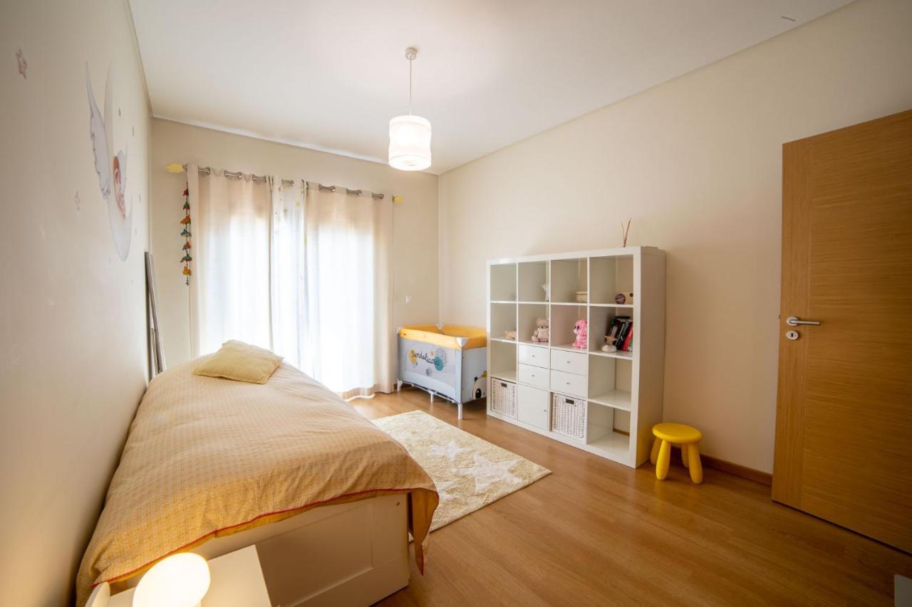 Lovely Apartment Near Airport And Nations Park, With Garage Loures Buitenkant foto
