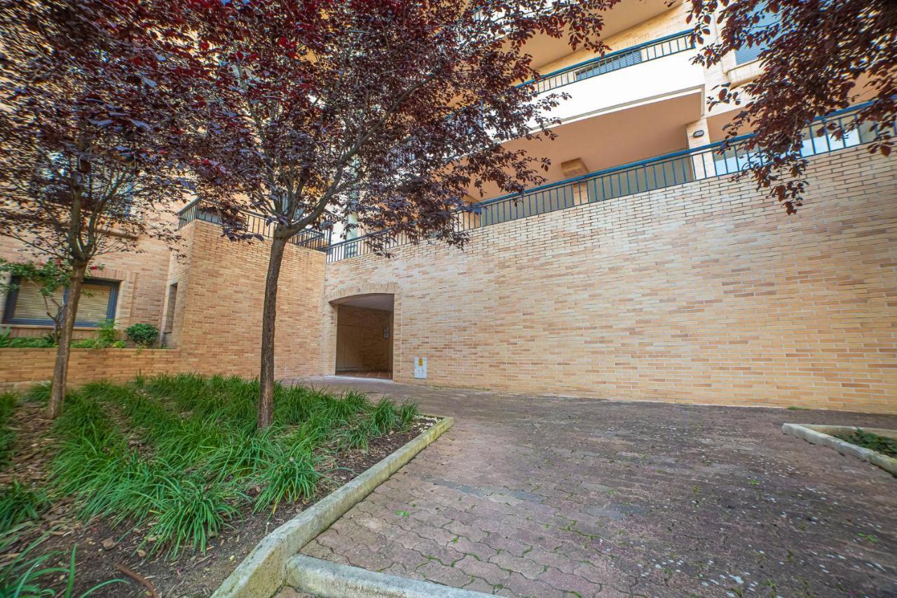 Lovely Apartment Near Airport And Nations Park, With Garage Loures Buitenkant foto